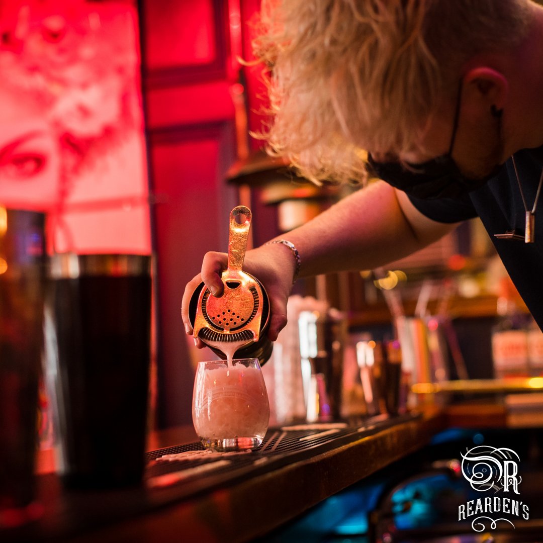 While the suns out, why not call into Reardens Bar for a cocktail or two 😍

#ReardensBar #CorkCity #LiveMusic #CocktailsCork