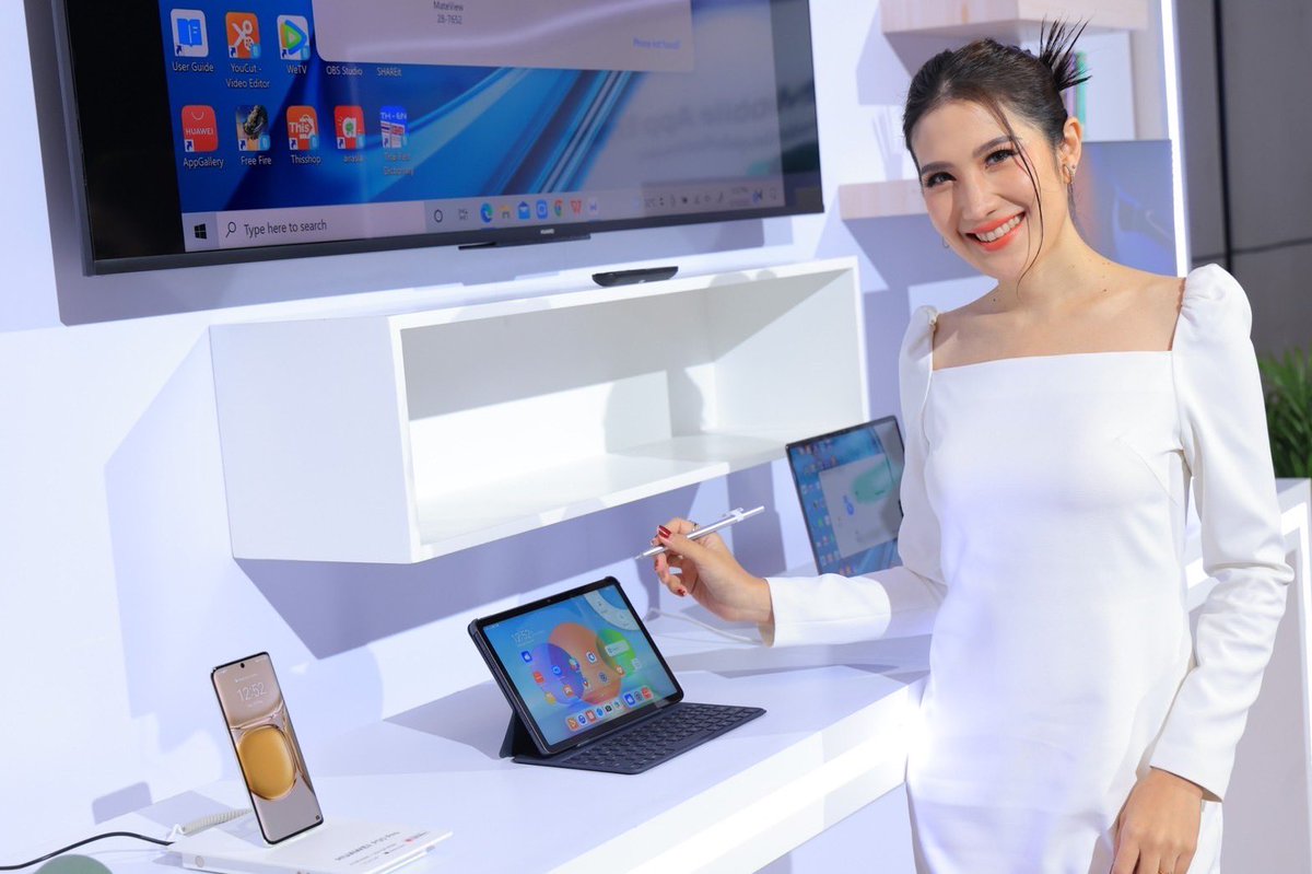 Eng_afternoonz's tweet photo. HUAWEI เปิดตัวโปรดักต์ใหม่ มาพร้อม Ecosystem สุดล้ำ ตอบโจทย์ Smart Office มาก มี Product Experience Zone ให้เดินชมเพลินๆ ด้วย พอลองเล่นไปเล่นมา พบว่า โซ เลิศศศ!!!
#HUAWEIMatePad
#MobileAppEngine
#HUAWEISmartOffice https://t.co/0IEzXwgsRp