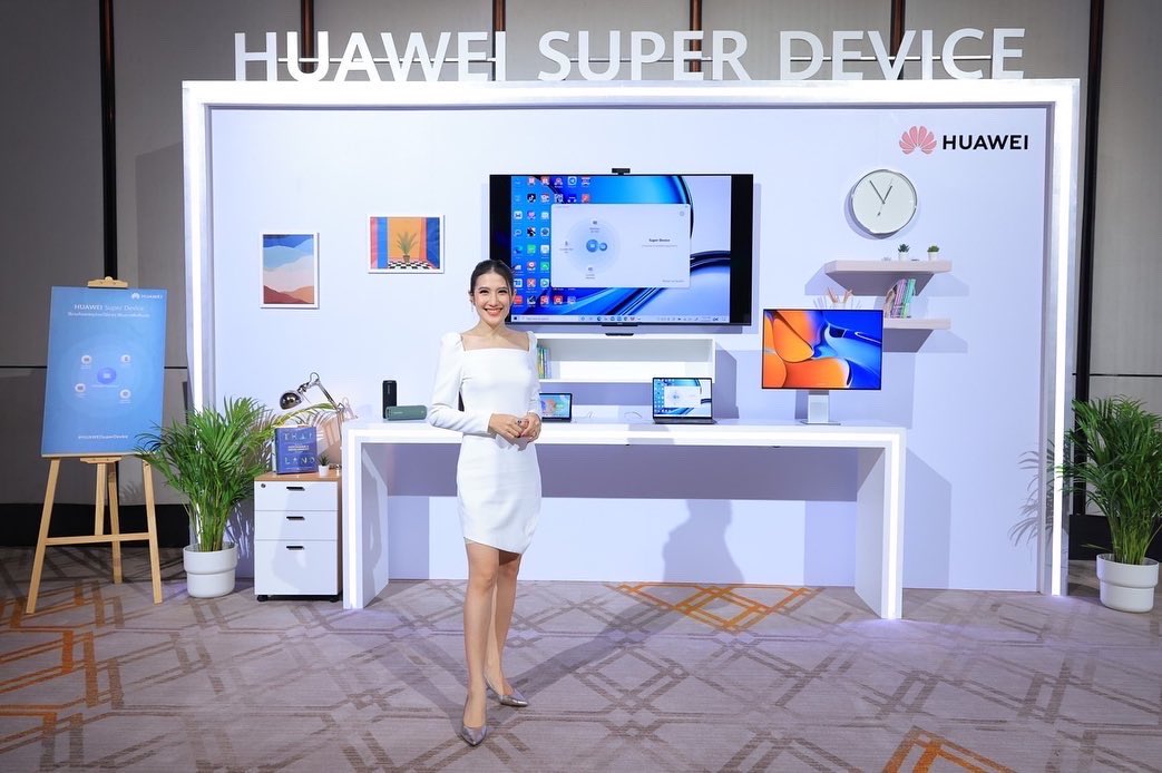 Eng_afternoonz's tweet photo. HUAWEI เปิดตัวโปรดักต์ใหม่ มาพร้อม Ecosystem สุดล้ำ ตอบโจทย์ Smart Office มาก มี Product Experience Zone ให้เดินชมเพลินๆ ด้วย พอลองเล่นไปเล่นมา พบว่า โซ เลิศศศ!!!
#HUAWEIMatePad
#MobileAppEngine
#HUAWEISmartOffice https://t.co/0IEzXwgsRp