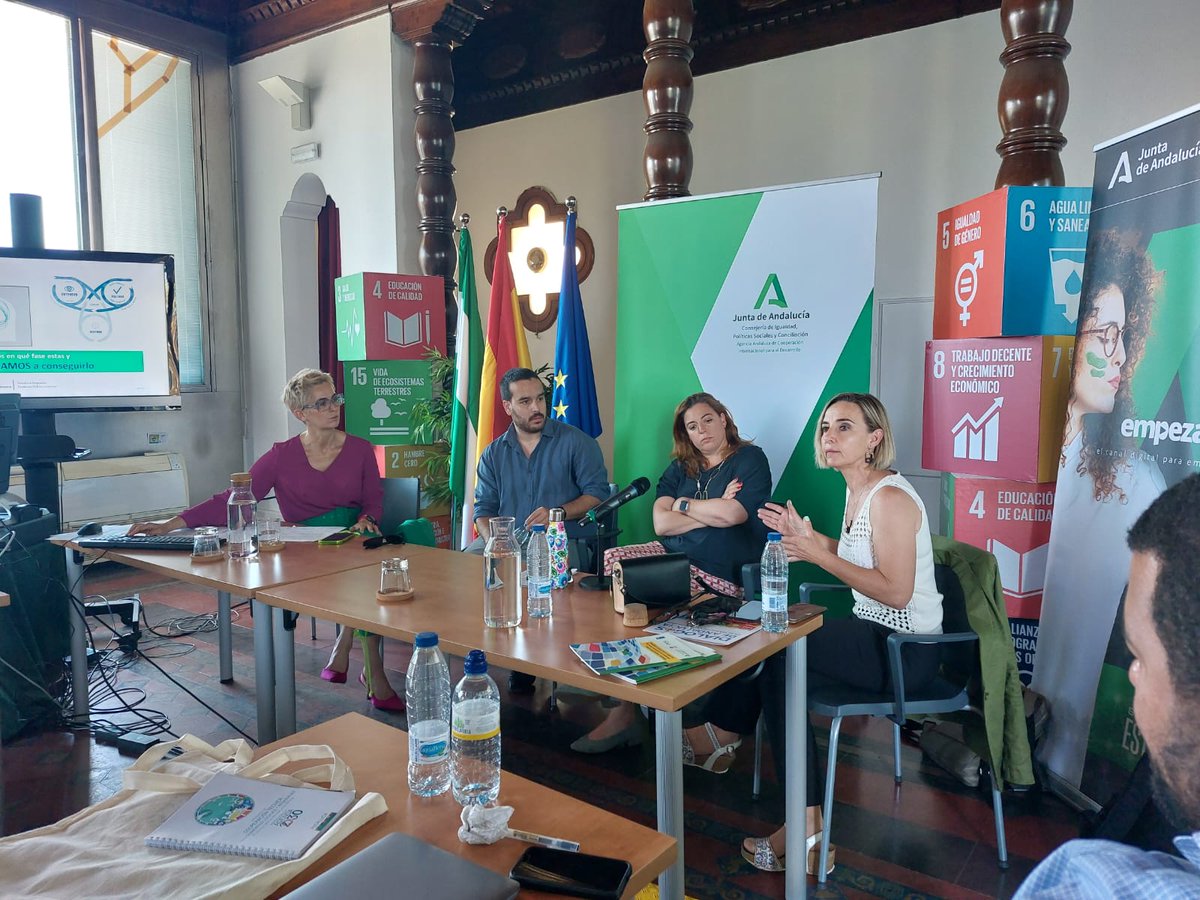 aemprende's tweet photo. 🌍 Conocimiento, experiencias y #desarrollosostenible

💬Nuestra directora, @rosasiles, en jornadas @CooperacionAND

👥Mesa🔝sobre #emprendimiento
〽️María del Mar Benítez #6pSostenibilidad
〽️Cristina Cáceres @ciconiaeduca
〽️@00Delatorre @IsmaelGuijarro @cimahorizons

#EmprendeAND https://t.co/zwoQS57FOD