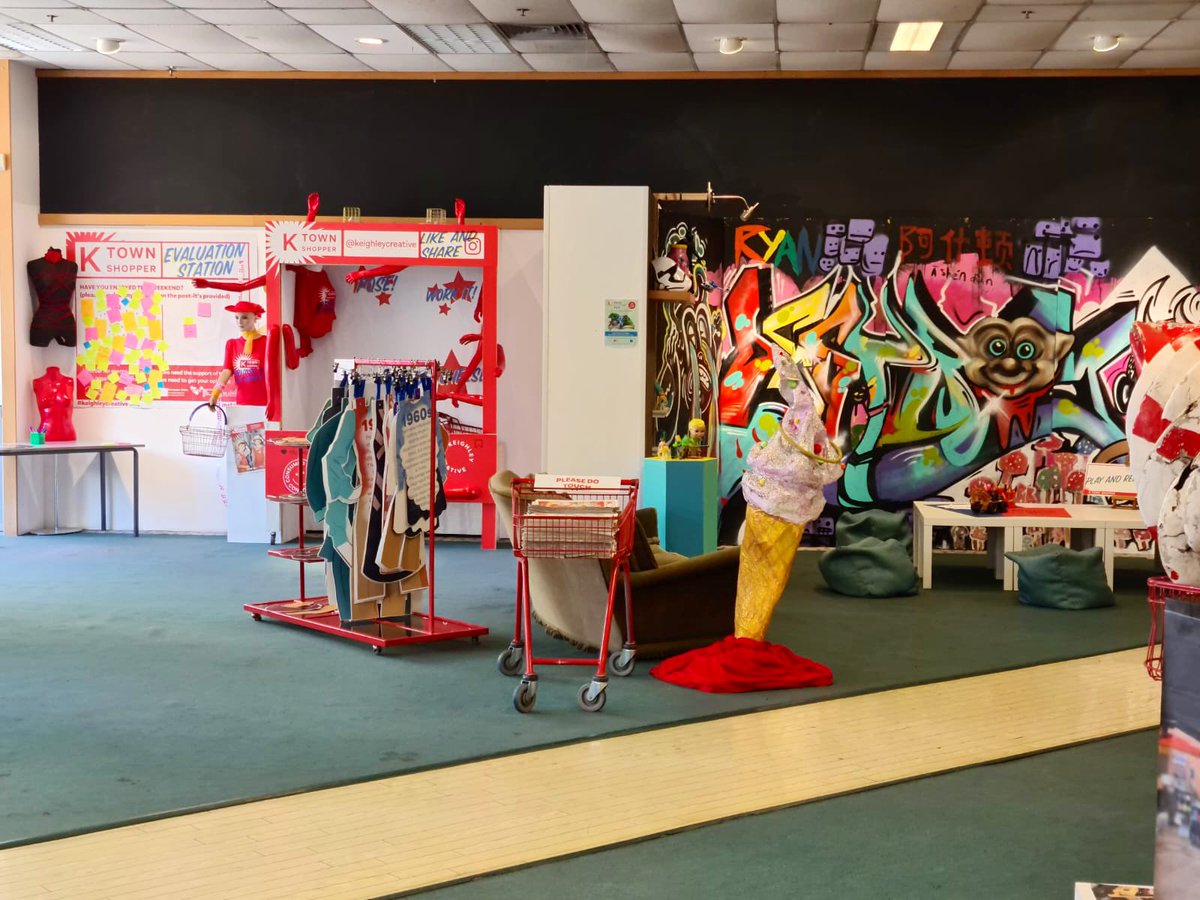 bradford2025's tweet photo. This is a #CityofCulture2025 bid for the whole district and next the judging panel visited @CreativeKly and caught up with the people behind @KAFFestival @theleapBD and the new @Channel4 backed screen initiative @TheUnitBradford 🎬 

#Bradford2025 https://t.co/dRim40Fe7H