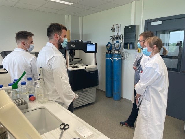 MedMicroLab_UA's tweet photo. Nice memories from the first week of the AmReSu workshop on #metagenomics using Oxford Nanopore Technologies (ONT), Illumina and Pacbio. @basilbritto @UAntwerpen @vaxinfectio https://t.co/1vL81QJq7F