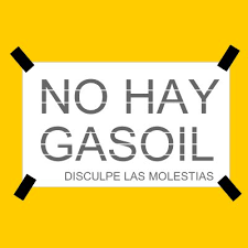 viatneycumare's tweet photo. Nos encontramos sin Gasoil en la Costa Oriental del Lago, más de 15 días  que en las estaciones de servicio no cuentan con combustible, transporte publicos, maquinarias y vehículos pesados sin poder trabajar.@PDVSA y Regimen no da repuesta. Seguimos los Zulianos en total abandono https://t.co/GwQ9zL2yMt