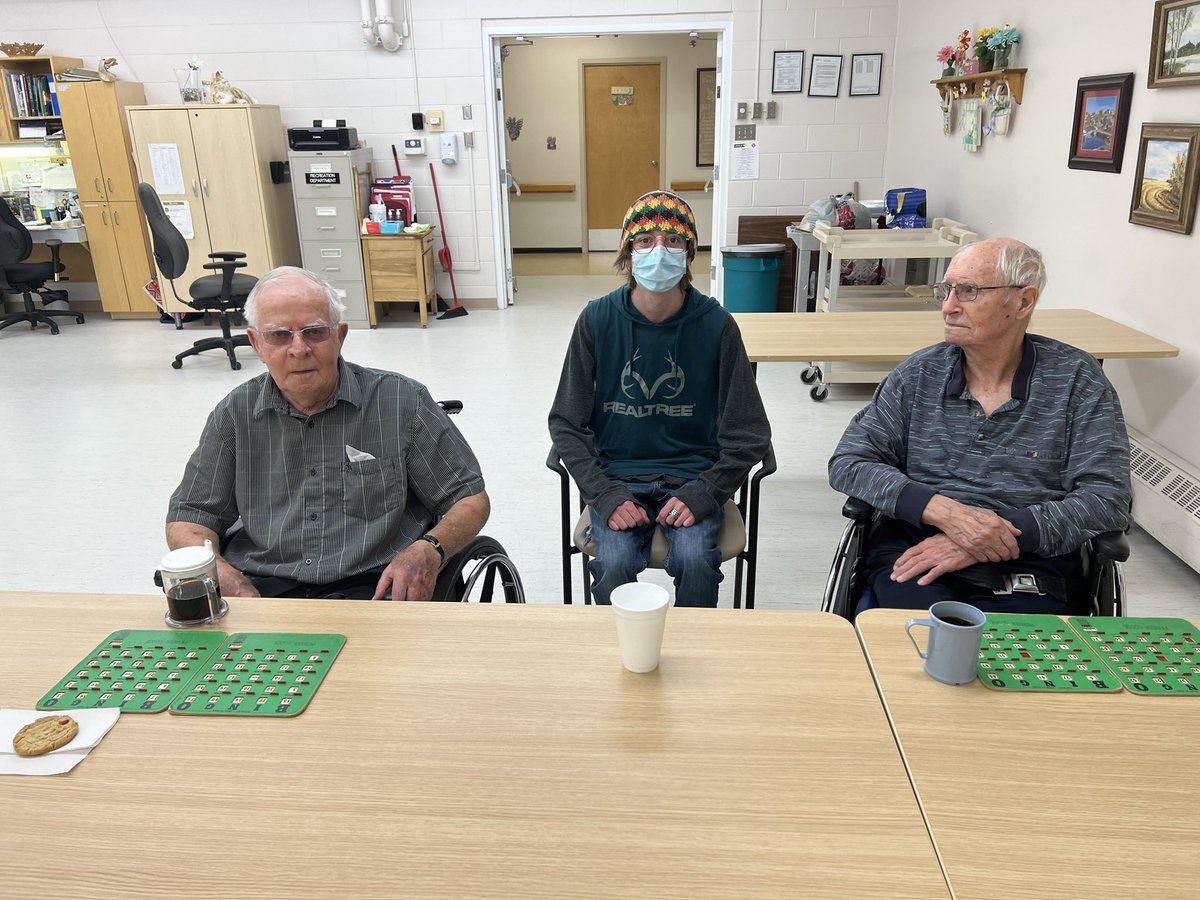 Phoenix_HTCSD's tweet photo. What a wonderful afternoon at Pioneer Lodge! Our students have begun their weekly visits again. The smiles on the residents' faces were contagious 🥰@HolyTrinitySD @LynnesJeff https://t.co/o5Heg6WzJy