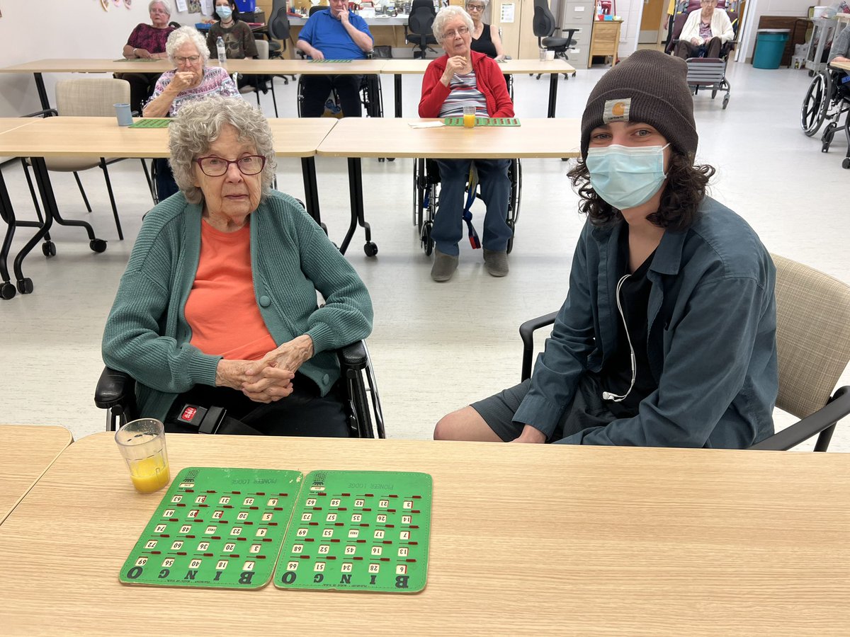 Phoenix_HTCSD's tweet photo. What a wonderful afternoon at Pioneer Lodge! Our students have begun their weekly visits again. The smiles on the residents' faces were contagious 🥰@HolyTrinitySD @LynnesJeff https://t.co/o5Heg6WzJy