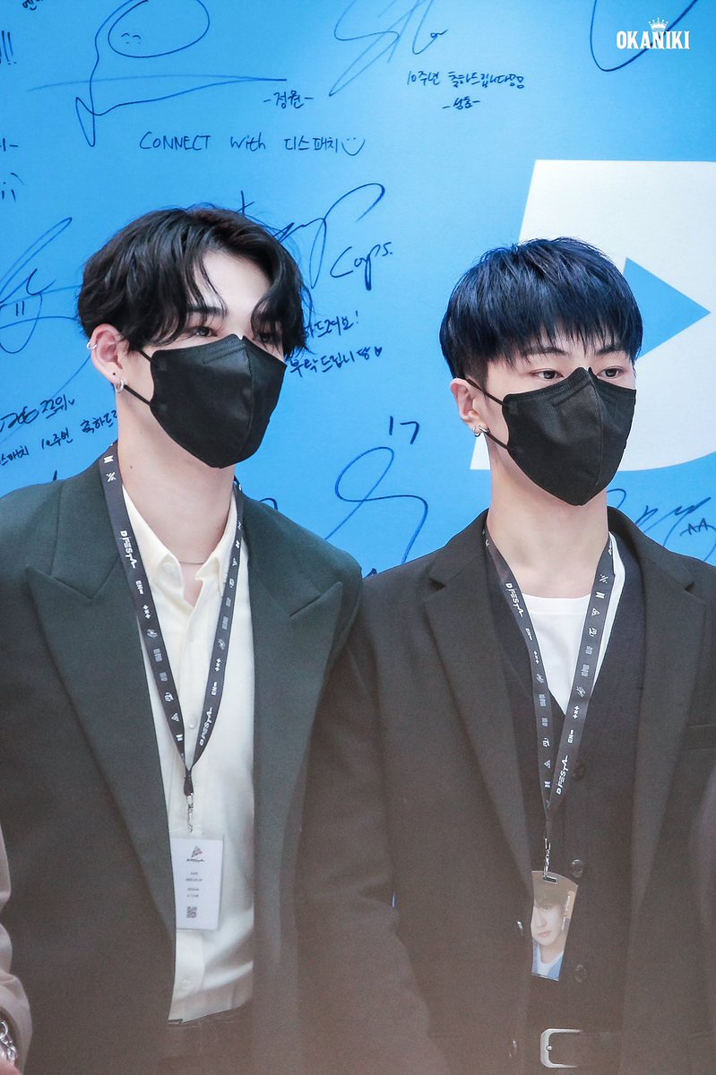 jaykigallery's tweet photo. the jayki sibling energy in this photo omg 😭
#ENHYPEN_JAY #ENHYPEN_NI_KI https://t.co/BXl5QPE3yh