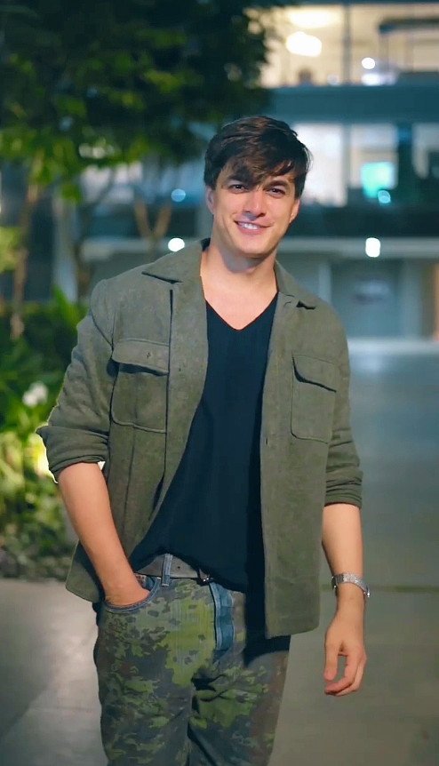 Mohsin's styling is so on point😍🔥💚
His entry in this outfit &amp; then smile literally made my heart skip a beat🤤💚🔥

His personality...ufff

#MohsinKhan #MoMinions @momo_mohsin