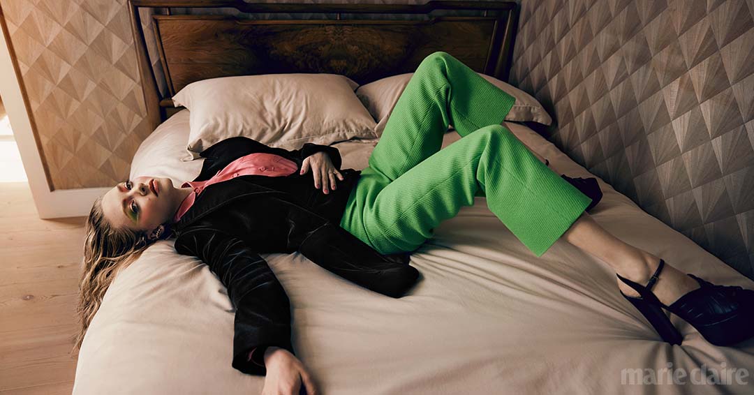 marieclaire's tweet photo. “I think being really famous [young] must really f*cking suck. I see these younger actors who think they have to have security. I’ve seen it happen to my peers. So, I bought a farm. I was like, let’s go in the opposite way.” https://t.co/i2JPv6NQb9 https://t.co/f5W5wmdIa0