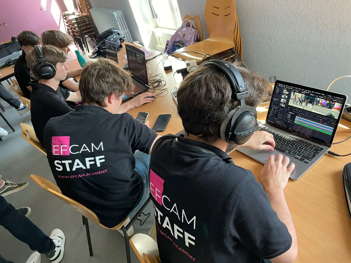 EFCAM_France's tweet photo. 🎬 Tournage d'une fiction par les étudiants en 1ère année dans le cadre du Festival Plein la Bobine à Issoire https://t.co/fRWDRcI0IV
