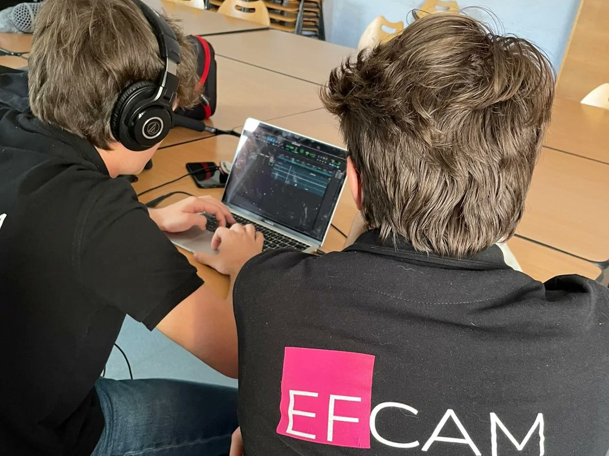 EFCAM_France's tweet photo. 🎬 Tournage d'une fiction par les étudiants en 1ère année dans le cadre du Festival Plein la Bobine à Issoire https://t.co/fRWDRcI0IV
