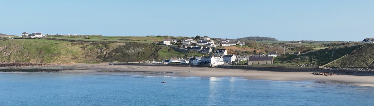 GwylPDB's tweet photo. Gwybodaeth 

Mae pwyllgor Gŵyl Pen Draw’r Byd wedi penderfynu peidio cynnal Gŵyl yn Aberdaron eleni. 

Byddwn yn trefnu amryw o digwyddiadau yn lleol drost y misoedd nesa i helpu i godi arian at apel Eisteddfod Llŷn ac Eifionydd yn 2023, bydd hyn yn cynnwys digwyddiadau cerddorol https://t.co/qhM9NmywmD