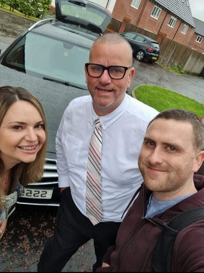 TheWiganRunner's tweet photo. Competition Winner Photo 📸
Martine Dawber 🙋🏻♀️ celebrating her @Wigan_Exec 🚘 Comp Win ⭐
➡️ An Airport Transfer 🔁 & Champagne 🍾 2 a Holiday ☀️ in Lanzarote 🏖
Congrats 🎉🎉
Have a lovely Holiday 🏖
NEW Comps every week guys 🙌🏻
#HelpingLocalBusinesses #Competition #Holiday https://t.co/6xX3ZZRzDz