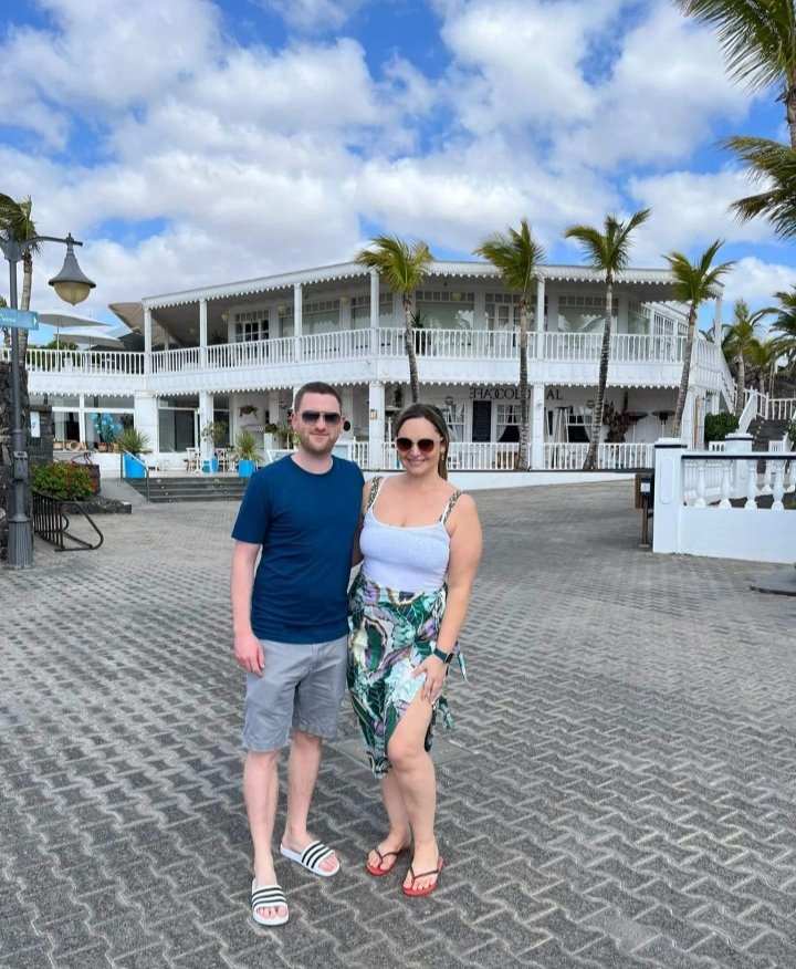 TheWiganRunner's tweet photo. Competition Winner Photo 📸
Martine Dawber 🙋🏻♀️ celebrating her @Wigan_Exec 🚘 Comp Win ⭐
➡️ An Airport Transfer 🔁 & Champagne 🍾 2 a Holiday ☀️ in Lanzarote 🏖
Congrats 🎉🎉
Have a lovely Holiday 🏖
NEW Comps every week guys 🙌🏻
#HelpingLocalBusinesses #Competition #Holiday https://t.co/6xX3ZZRzDz