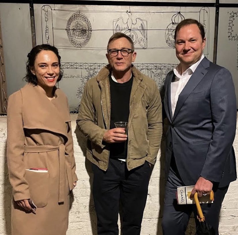 DanielCraigUPD's tweet photo. .@charitybuzz access members got the the chance to meet #DanielCraig at @macbethbway in support of @GEANCOFDN
“Daniel was a complete gentleman, we had a really nice chat.” ✨ #MacbethBway https://t.co/cSnbMner37