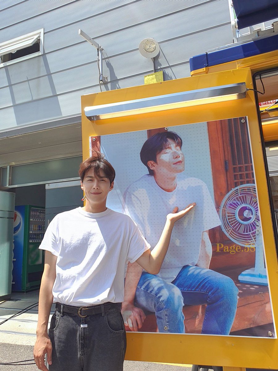 Seonhoeimnida's tweet photo. HE’S SO HANDSOME 🥹 choke me sir 🫶 https://t.co/m6u2GVRhwz