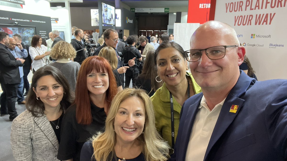 JosiahWay's tweet photo. Itโs the #PolyTweetUp with @coryschaeffer @Iffsi @nancyblanchard & @GinaSans! #ISE2022 #AVTweeps https://t.co/OPCbZSONQO