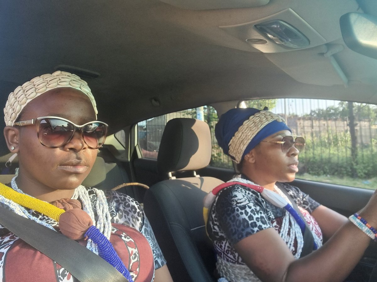 Gogo_Mhlabas's tweet photo. Since it's Tuesday why not ngwana Dad🤭🙈😍. My partner in crime, love you darling Gobs right there...Mara she knows ke mogolo moo yena 🤔😋🤣🤣
#Sangomas👏👏
#Prophetess 🙏🙏🙏
#theShobagirls 🪘🕯💫💃🥁 https://t.co/getbeaSa4T