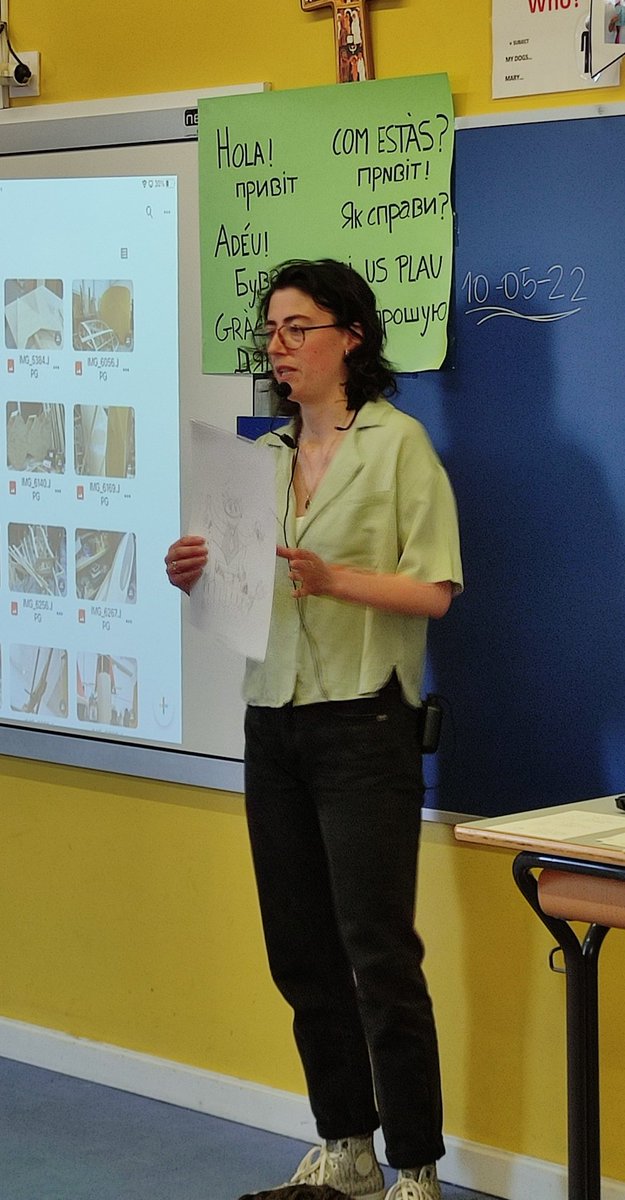 standreu's tweet photo. Avui ens ha visitat la creadora del disseny del dimoni d'enguany: Montserrat Silvestre @montse_silv . Els de #4EP i #1EP hem tingut el privilegi de saber tots els secrets de l'elaboració i creació del dimoni! #Momentum #FestesdeMaig2022 #Dimoni #Badalona #Cremada #Cremada2022 https://t.co/iXwP5aPvgg