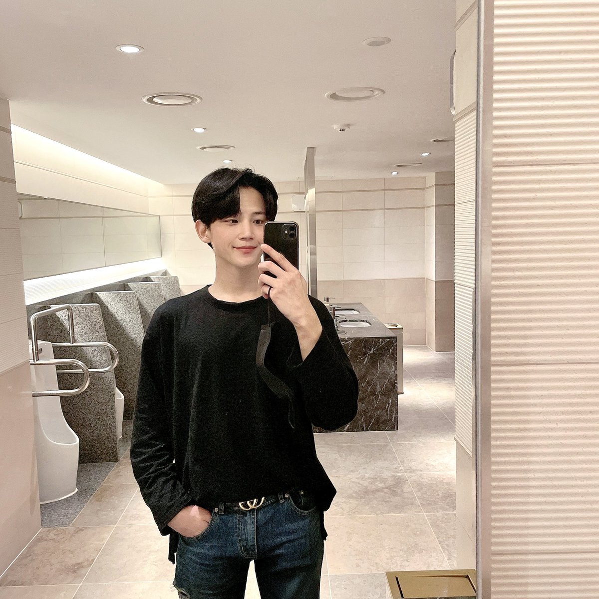 9ddol2's tweet photo. 심심한데 얼굴이나 보실뷴 #건오 #섹트 #강남 https://t.co/Q5oAJldAlR