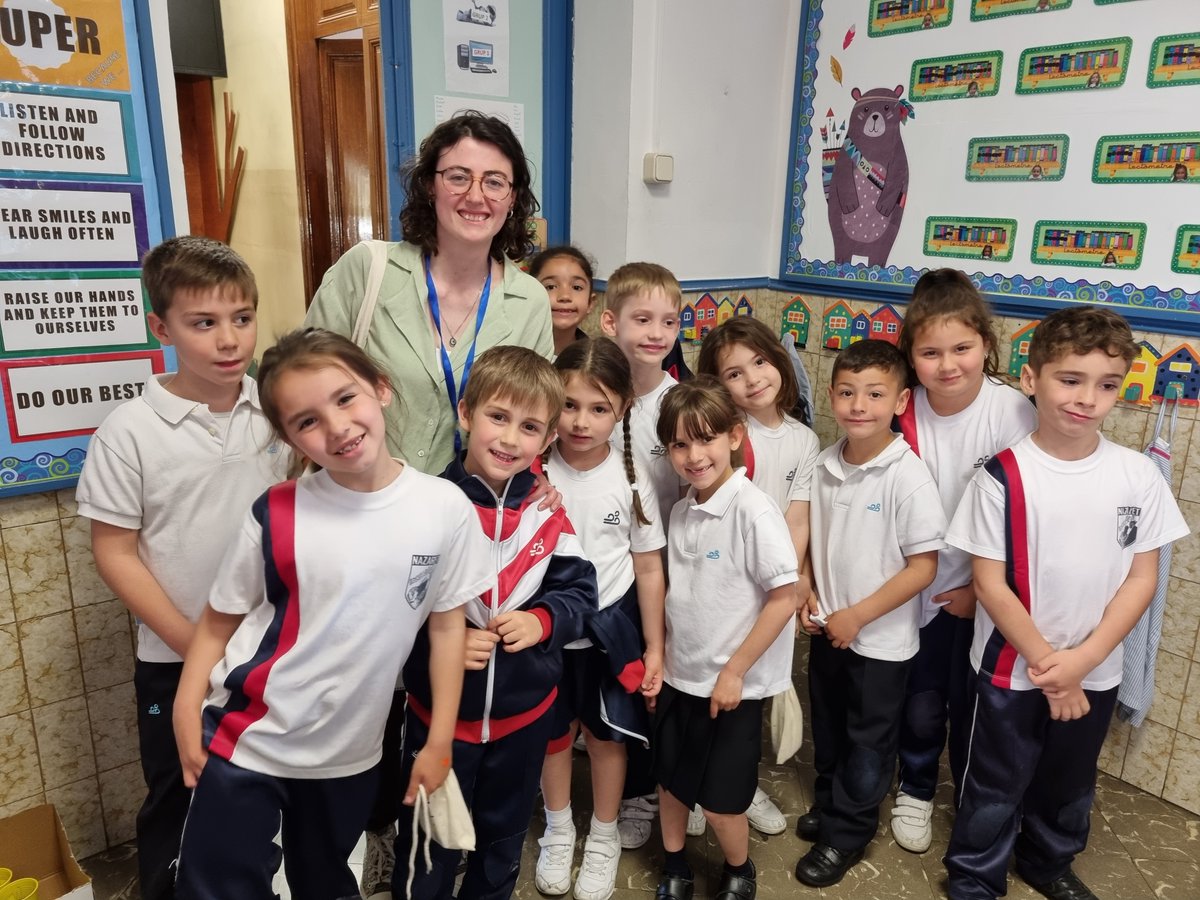 standreu's tweet photo. Avui ens ha visitat la creadora del disseny del dimoni d'enguany: Montserrat Silvestre @montse_silv . Els de #4EP i #1EP hem tingut el privilegi de saber tots els secrets de l'elaboració i creació del dimoni! #Momentum #FestesdeMaig2022 #Dimoni #Badalona #Cremada #Cremada2022 https://t.co/iXwP5aPvgg