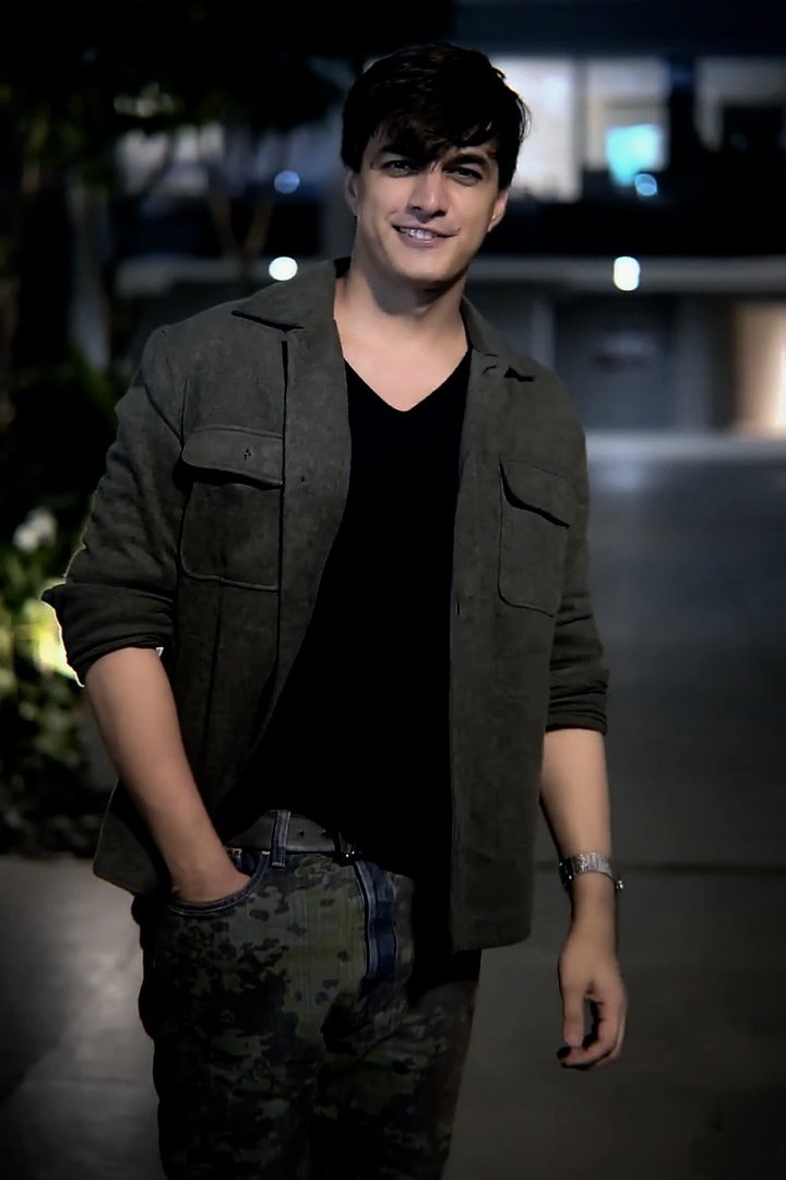 You so fuckin precious when u smile!!! 🤤🔥

#MohsinKhan
#MoMinions