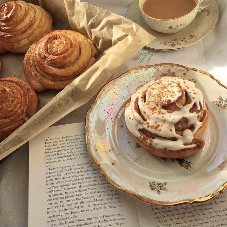 malusokay's tweet photo. Nothing is better than warm cinnamon rolls 💭🧸✨ https://t.co/rdH6hmxRc2