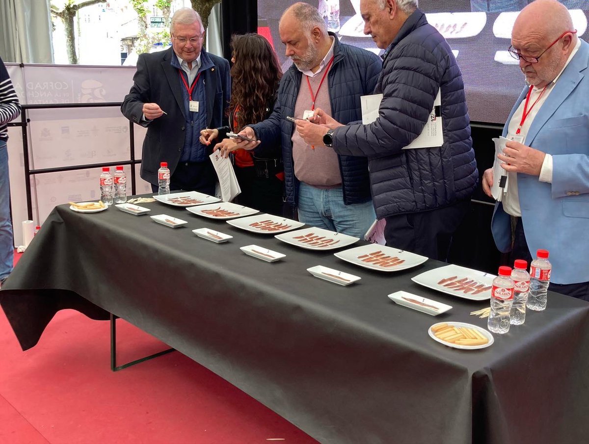 De la Cata preliminar pasaron a la final (por orden alfabético) las siguientes Conserveras 
Ana María
Catalina 
Fontecilla
Hoya
La Reina del Cantábrico
Nuevo Libe 
#CantabriaInfinita #cantabriamasxdescubrir #CofradíaDeLaAnchoaCantabria #Santoña