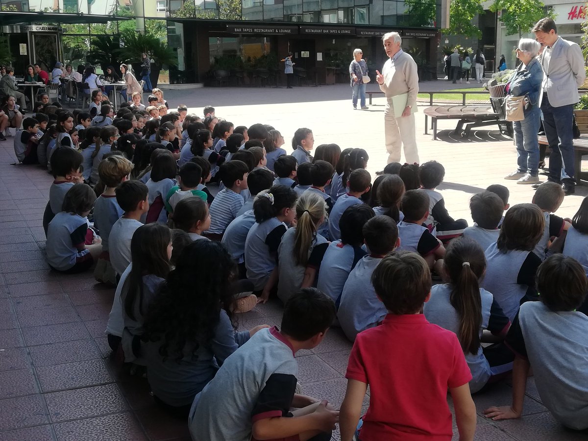 eixamplegirona's tweet photo. Agrair la participació dels alumnes de primer i de segon de primària de l'escola @drmasmitja en el concurs de dibuix organitzat per l'Associació @eixamplegirona dins de Girona "Temps de Flors", projecte "La Cocollona de l'Eixample" situat a la plaça Miquel Santaló (punt 96). 🌺 https://t.co/fNiIBo1TEv