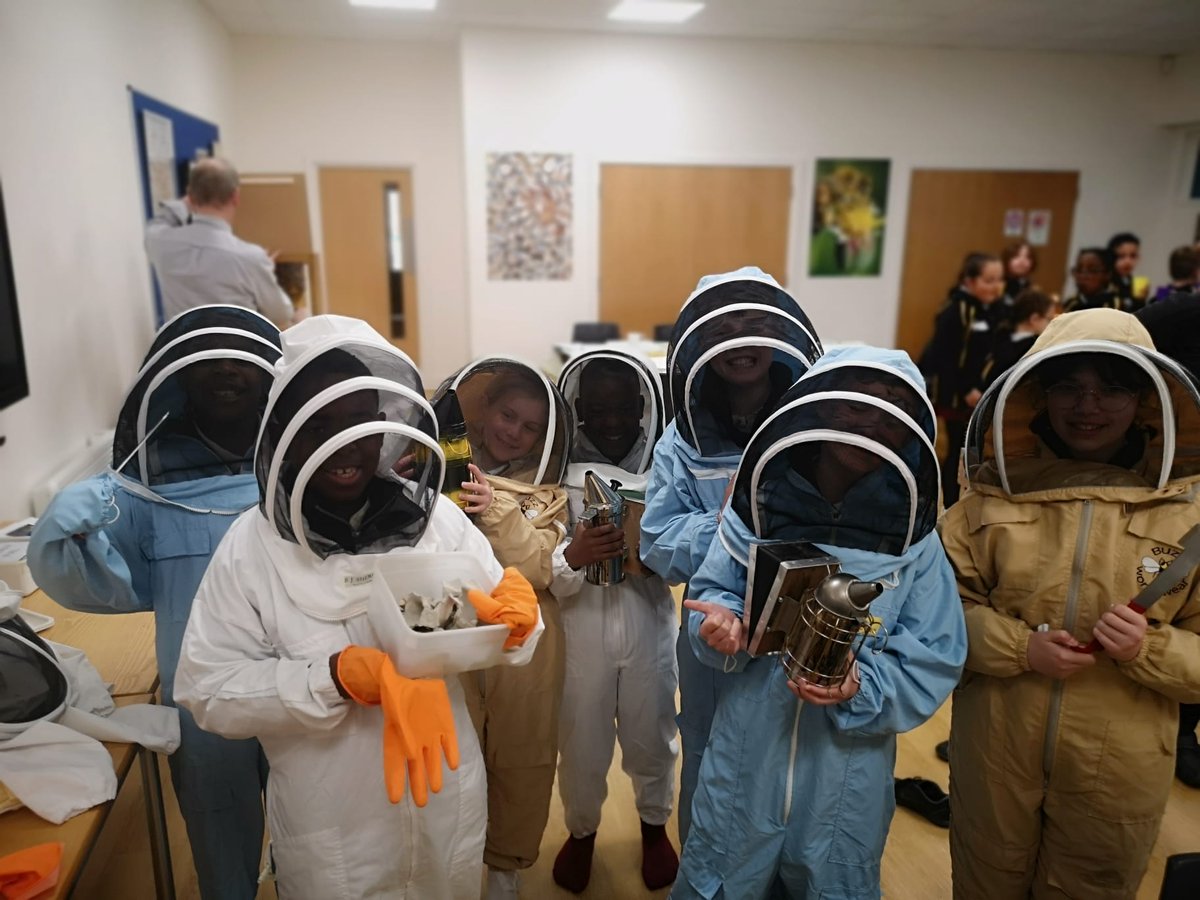 BablakeJunior's tweet photo. Year 5 are buzzing at the British Beekeepers Association today #Britishbee https://t.co/egA5D9msTs