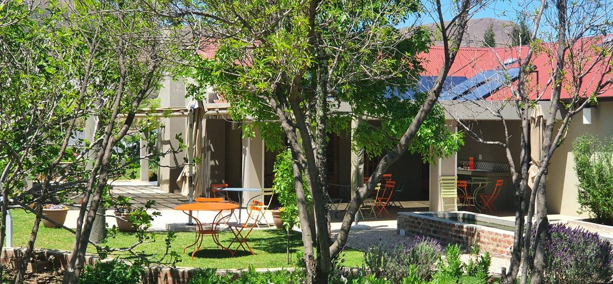 RestaurantsinSA's tweet photo. Make the most of the sunny afternoons on the terrace at Thyme Out Restaurant in Wakkerstroom, situated on the KwaZulu-Natal border in Mpumalanga https://t.co/ujI6aw8o3V https://t.co/QEZ9oDdPVv
