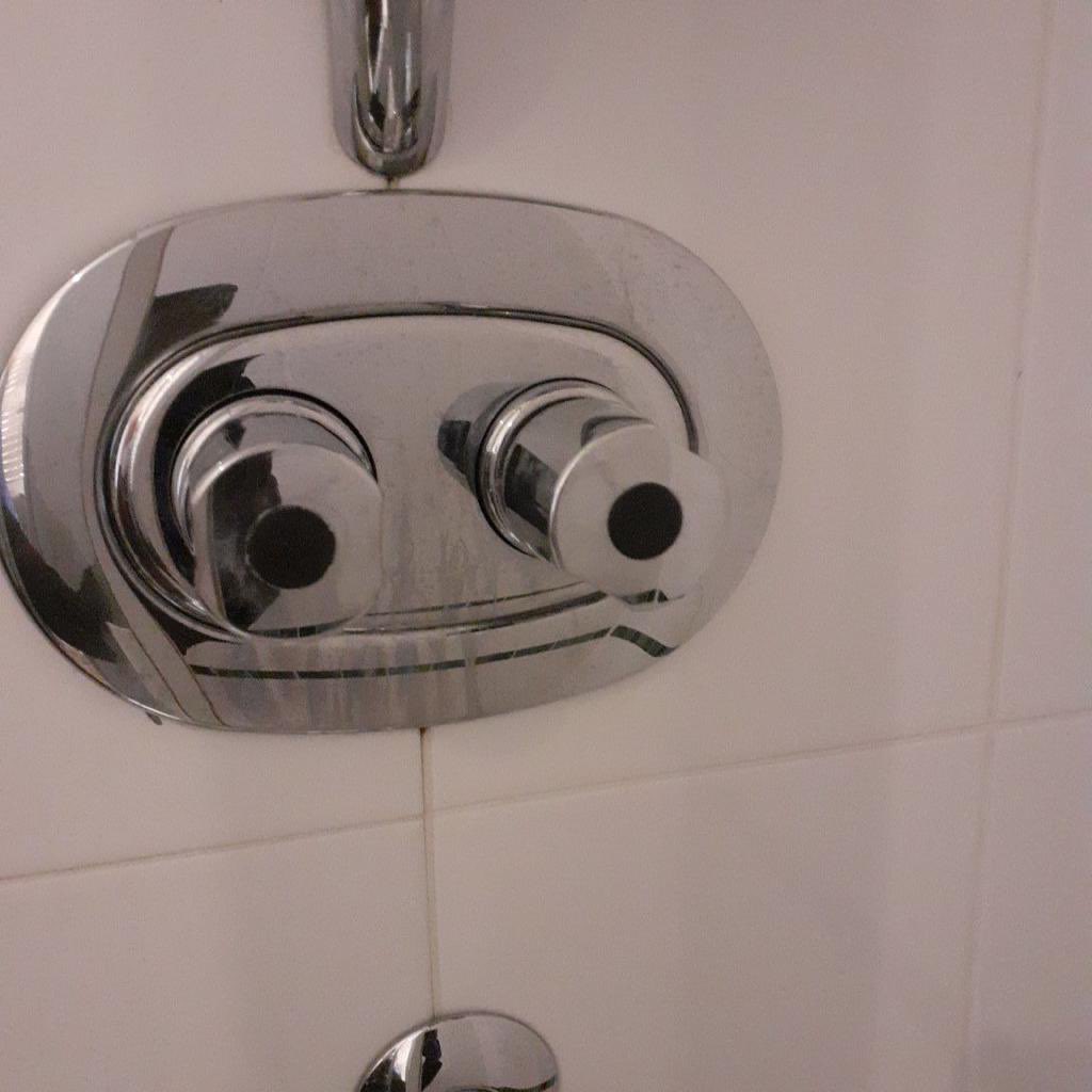 Andy_J_Mayar's tweet photo. @showerdoc can you please help need both cartridges for this shower customer reckons it’s a trevi. 
#needahero https://t.co/M8ZIw3VvEt