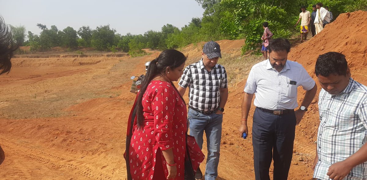 DMnabarangpur's tweet photo. Visited to Sonepurguda Tank at B.M.Semla. Instructed the BDO, AEE and the JE to ensure completion of this project before onset of monsoon and submit the estimate within next two days. https://t.co/hUuCfRqvkx