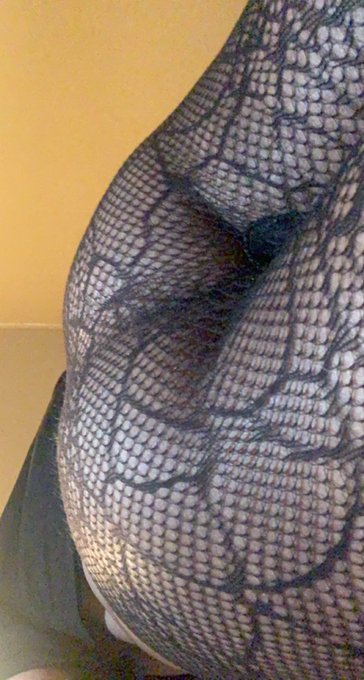 Titty Tuesday except it&rsquo;s just my butt :) enjoy ❤️&zwj;🔥 check out the ph acc if ur interested love -🍑 &bull;<a href="/tag/pegging"class="tags"><span>#pegging</span></a><a href="/tag/sellingcontent"class="tags"><span>#sellingcontent</span></a><a href="/tag/nsfwtwt"class="tags"><span>#nsfwtwt</span></a>