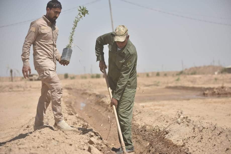 🔻#هام

#اول المتصدين لـ #التصحر

الهندسة العسكرية في #الحشد_الشعبي تباشر بحملة زراعة وتشجير واسعة بمحيط قضاء #الدجيل في محافظة #صلاح_الدين

حيث شملت الحملة زراعة 10 آلاف شجرة كوجبة #أولى للحد من العواصف الترابية و #مكافحة_التصحر في المحافظة والبلاد عامة

#مديرية_الاعلام