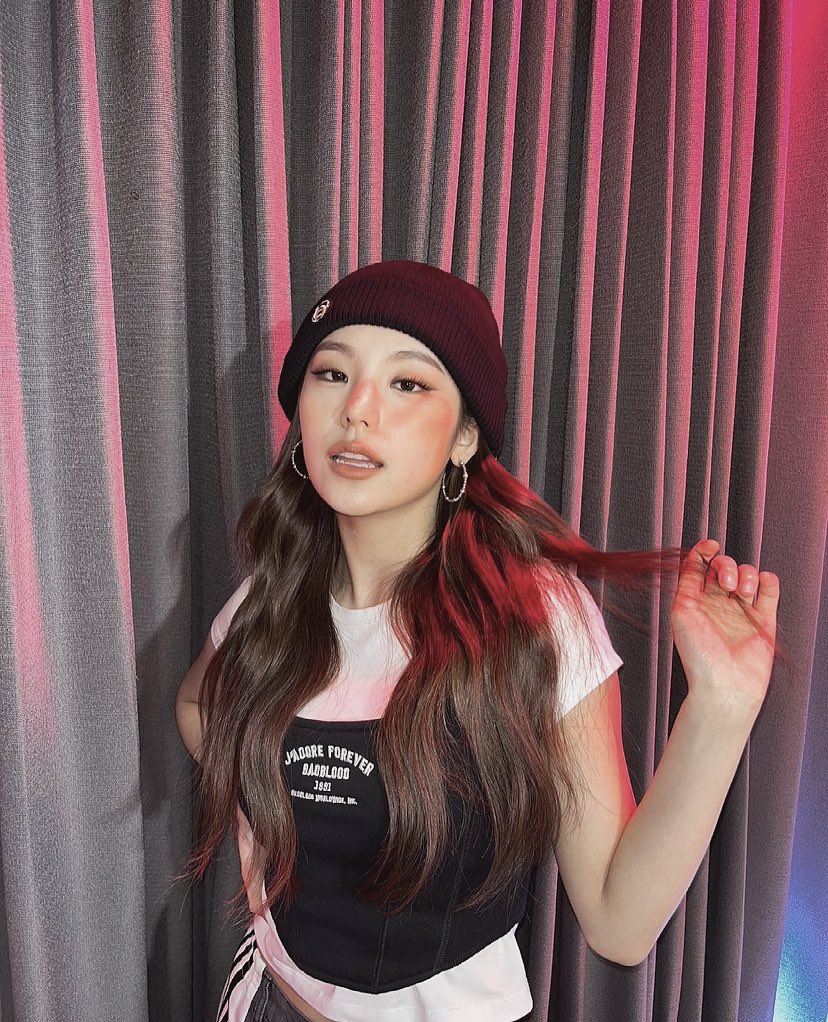 excuse me hwang yeji?