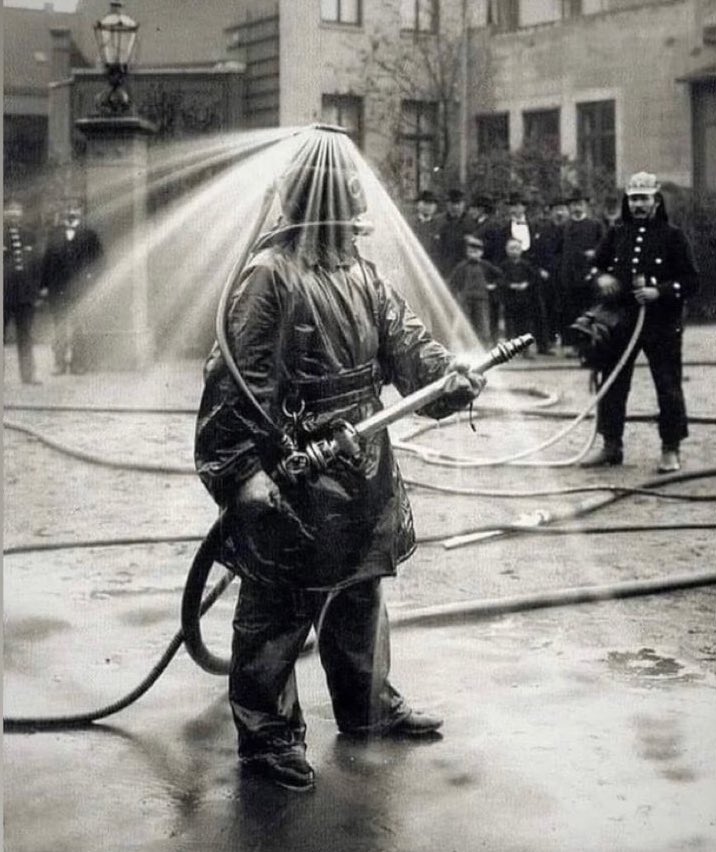 stem_feed's tweet photo. Early 1900’s fireman suit for the fireman to get closer to the fire. https://t.co/m1QSQN3HtB