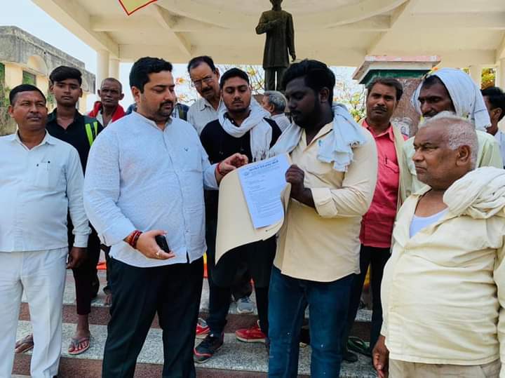चौकीदार बने थे कुछ वेतन भी मिला क्या

#भारतीय_बेरोजगार_मोर्चा
#थाली_पीटो_आंदोलन