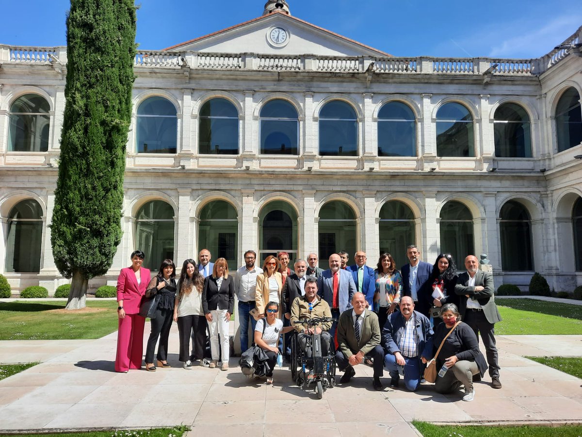 cermi_cyl's tweet photo. 🗣️ Terminamos una jornada de trabajo marcada por el #40Aniversario de @fapscl en la que su presidente Luis Alberto Redondo nos ha hecho un repaso de su trayectoria.
¡Felices 40 y enhorabuena por vuestro magnífico trabajo! https://t.co/eTCB9egg5c