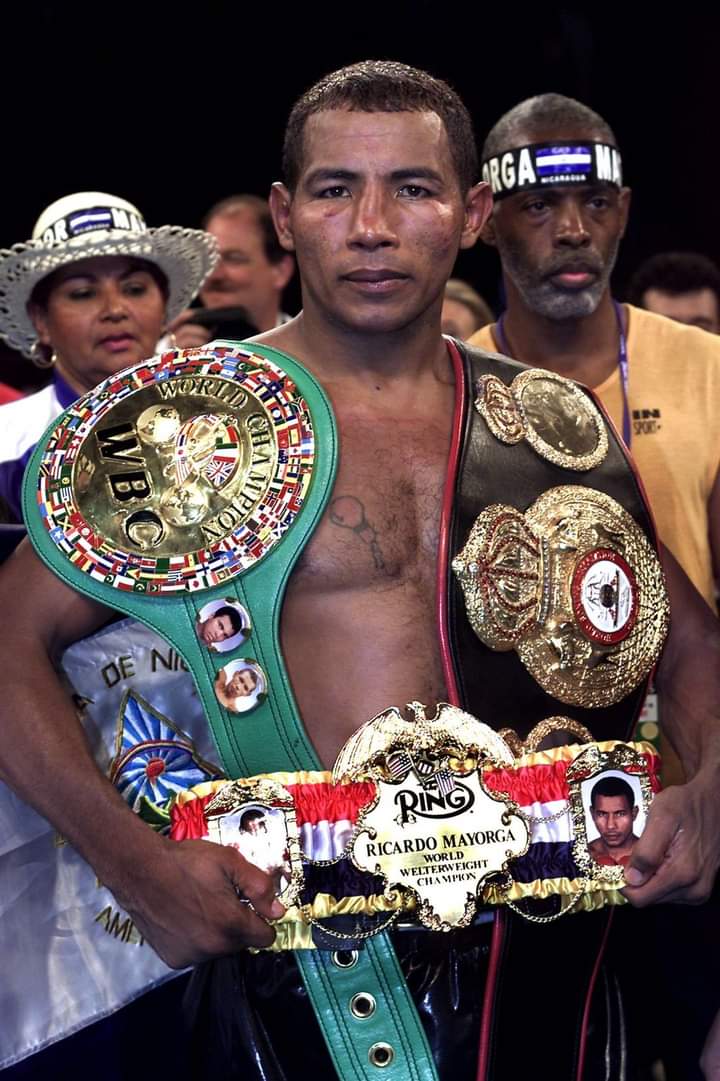 Ocampo4Flavela's tweet photo. ❗#2021SOBERANIAENMITIERRA |🥊🇳🇮🥊 
El ex campeón mundial Ricardo Mayorga ha sido electo oficialmente al salón de la fama del deporte nicaragüense. Mayorga fue el primer campeón unificado en la historia del boxeo nicaragüense. #Boxeo #8DeportivoTN8. 

#NicaraguaUnPuebloQueVence https://t.co/YlwVJsHe1D