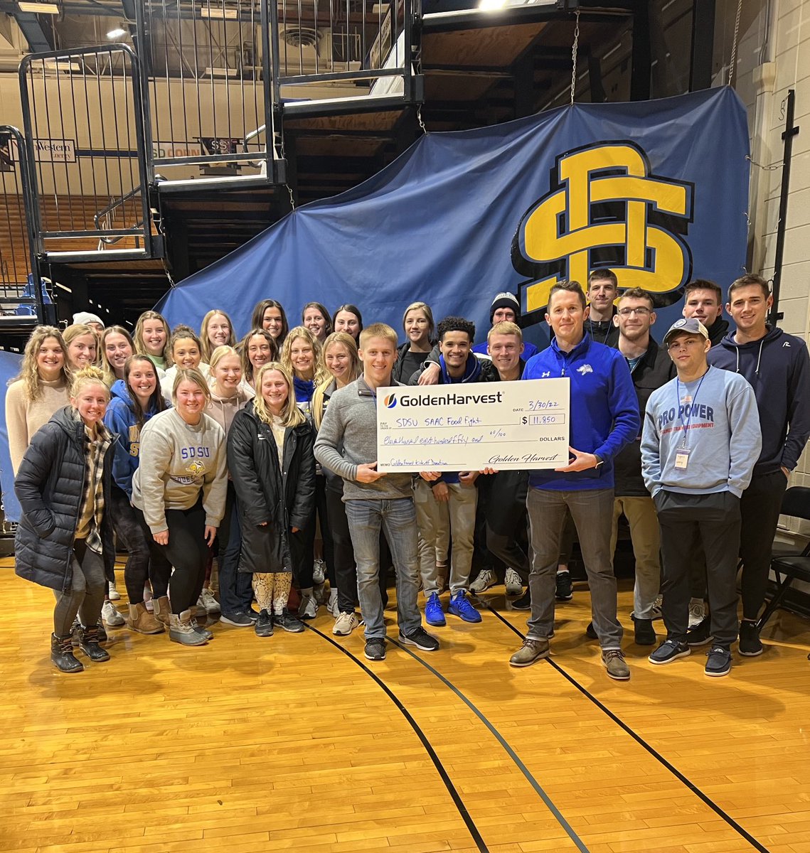 travisbitker's tweet photo. This past SDSU football season, ⁦@GldnHarvest⁩ partnered with ⁦@GoJacksSAAC⁩ for a donation to the Brookings Food Pantry for every Jackrabbit kickoff. That’s a lot of kickoffs! https://t.co/3hoBJg9nFJ