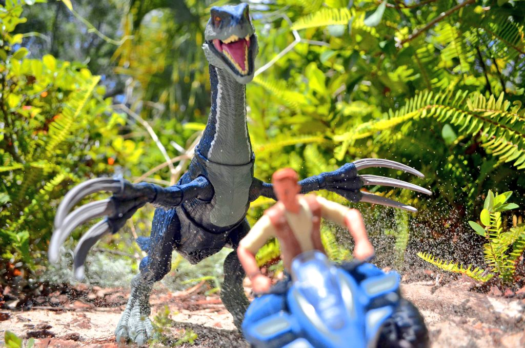 JMaloneActs's tweet photo. "Uh, Claire!? A little help! I got Big Bird right on my tail!!"

@JurassicWorld | @Mattel 

#JurassicWorld #JurassicWorldDominion #Therizinosaurus #OwenGrady #JurassicPark #GenerationJurassic https://t.co/3XxIdCYB9n