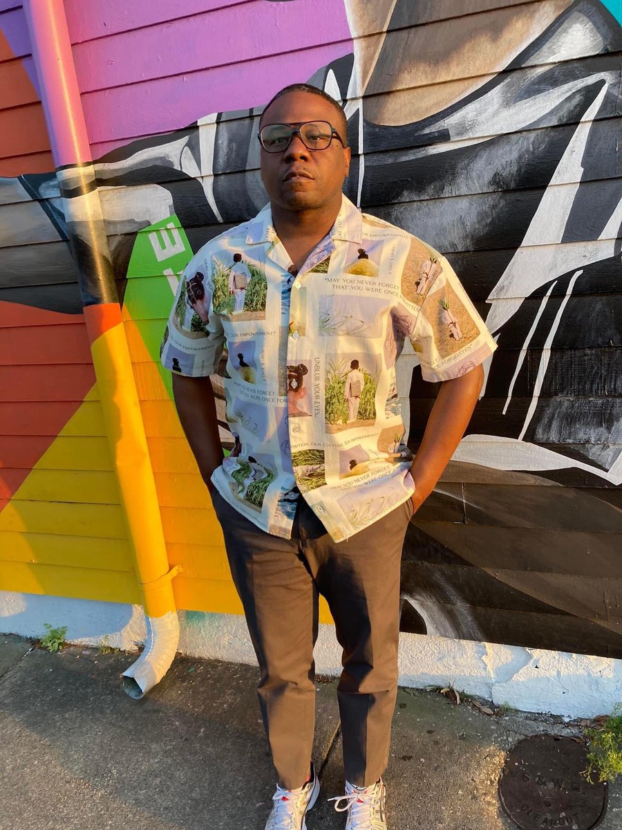 gentlemansdaily's tweet photo. When in NOLA @NolaArtBar1 in @HenryRJonesII x @Forever21 and @WarbyParker #TheDailyLook #TheGentlemansDaily https://t.co/n7CvgjGFXm
