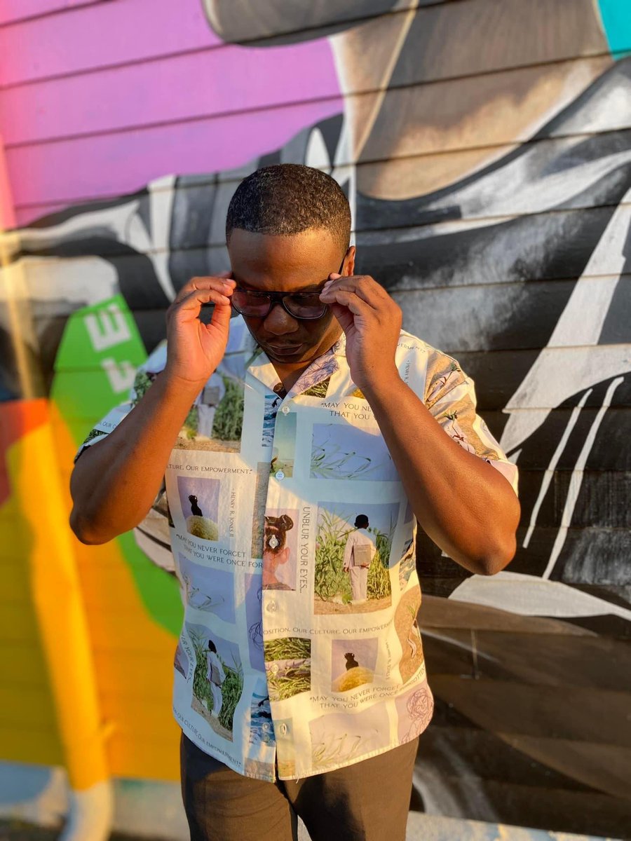 gentlemansdaily's tweet photo. When in NOLA @NolaArtBar1 in @HenryRJonesII x @Forever21 and @WarbyParker #TheDailyLook #TheGentlemansDaily https://t.co/n7CvgjGFXm