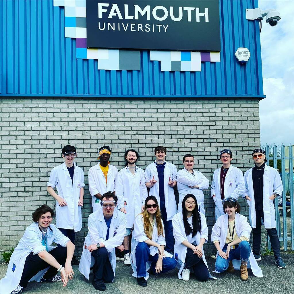 A gathering of team Jelly Brain in their Dr. Bounce game attire. Get those guns bouncing! <a href="/jellybraingames/">JellyBrain</a> @falmouthuni 

#indiegame #games #gamedev #jellybrain #drbounce #madewithunity #student #gamedesign