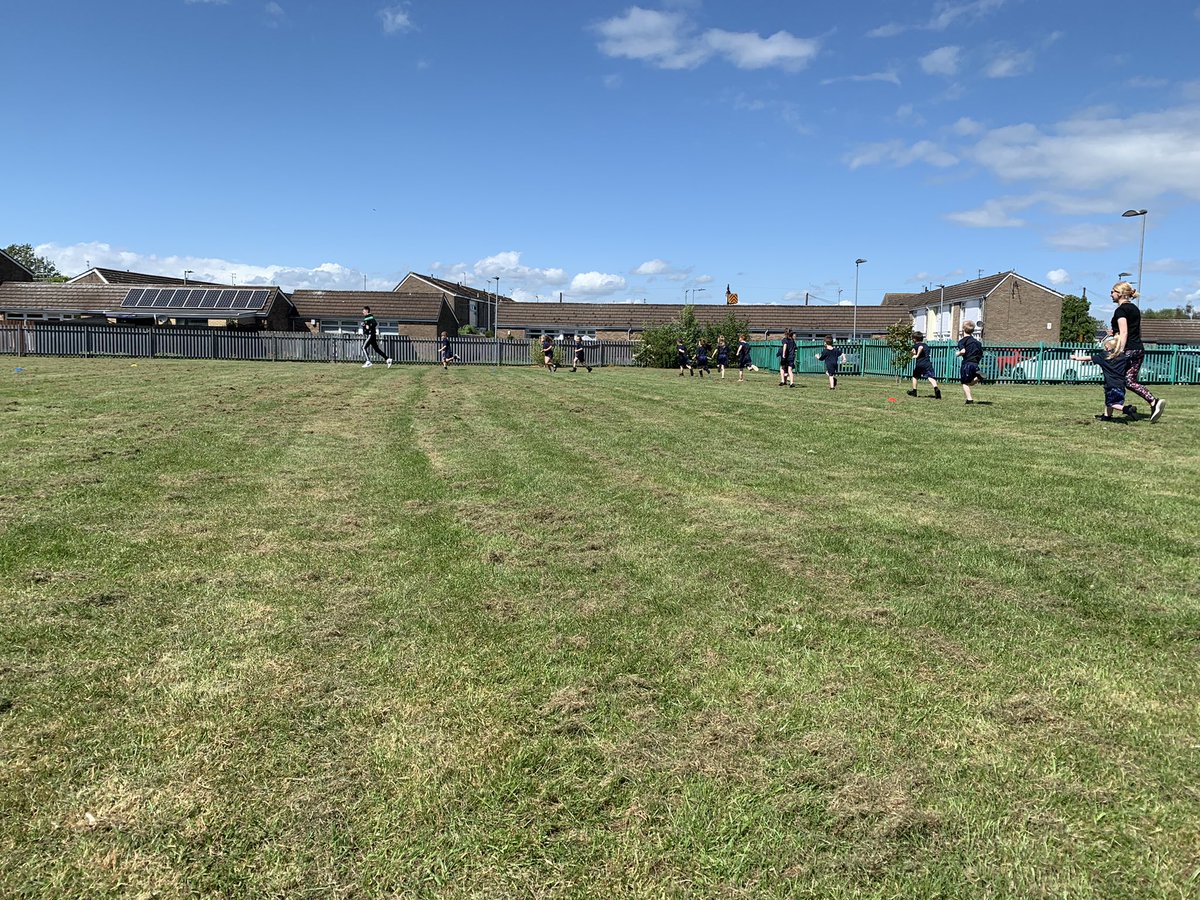 budeparkprimary's tweet photo. 1SM have been practising their long distance running in the beautiful sunshine ☀️🏃🏽‍♀️ #steadypace https://t.co/lOzrFFAcuD
