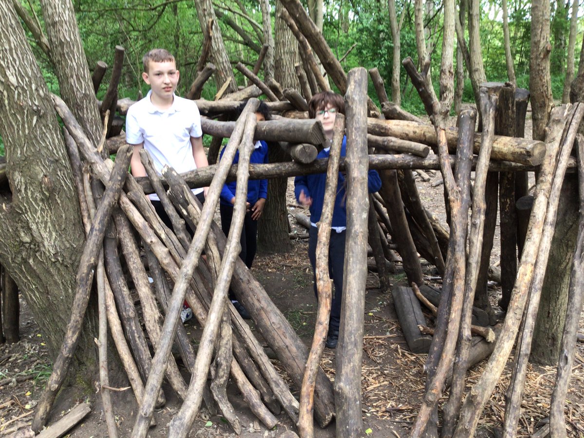 TMET_PrimaryInt's tweet photo. Great den building session at Brocks Hill with the Thurnby DSP pupils. All pupils showed excellent communication and team working skills throughout the session. Roll onto next week.#teamwork #primaryintervention #confidence #communication @ThurnbyMead https://t.co/XFcZ4Z2Hcm