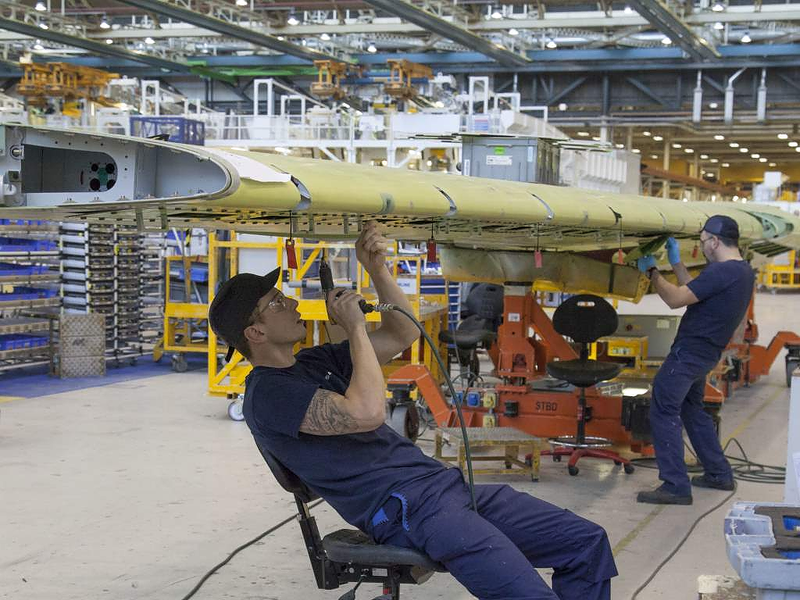 airwaysmagazine's tweet photo. This is how Airbus plans to achieve a monthly production rate of 75 aircraft by 2025 for its popular A320-family plane. #A321XLR #Airbus #AirbusA320Family #AircraftProduction #Alabama #Broughton #JobsinAviation #Mobile #UK #US #Wales

https://t.co/06XdqBb1fX https://t.co/gLu1YZLFlJ