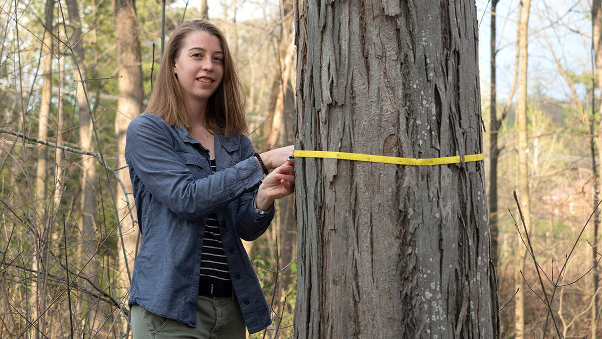 UVM_RSENR's tweet photo. Forestry student Mariah Choiniere '23 received the Xi Sigma Pi Forestry Honor Society Northeast Region Scholarship, announced at a national ceremony. Mariah joined 19 other #UVMforestry students inducted into the UVM chapter of the society this spring. @awdamato https://t.co/h3J12oo9Jk