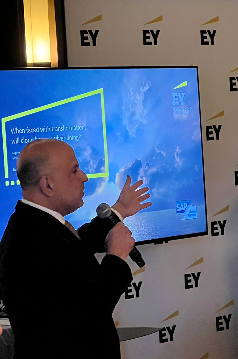 LSmith_Miami's tweet image. Awesome Sustainability Breakfast Kick-Off by our Americas SAP leader, @Michael_Yadgar. The #EYSAP team and clients are in the house!