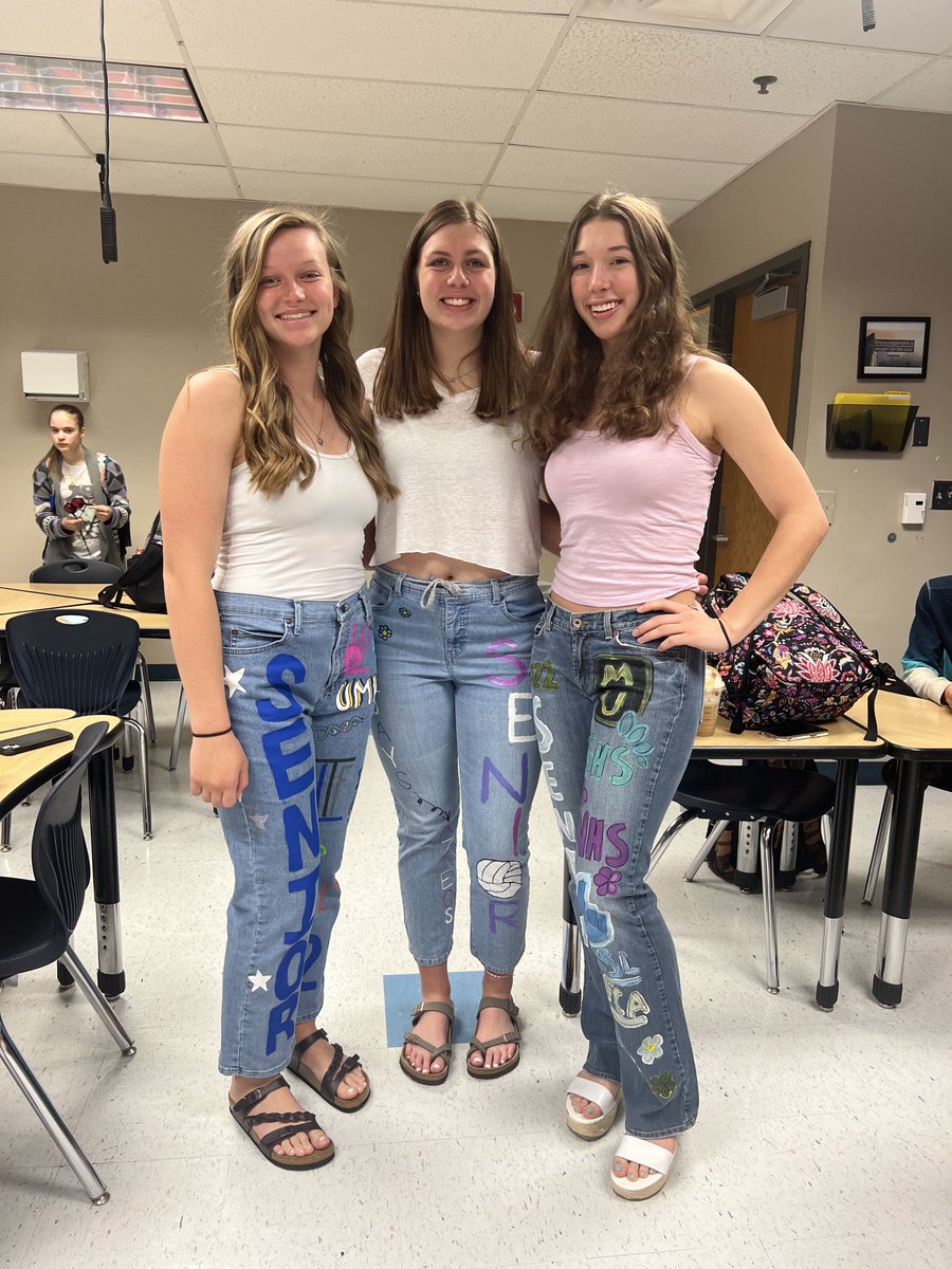 jaysvb's tweet photo. Going out in style on their final day of high school! ❤️ We love these three young ladies and will miss them dearly but look forward to watching them do great things in their next chapter in life! L👀k out world here they come! #OnceABlueJayAlwaysABlueJay 💙 https://t.co/E9O4H9HkRG